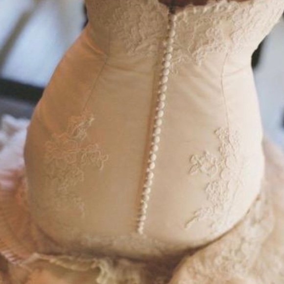 wedding dress added lace straps. Worn only a few hours. - Picture 4 of 7